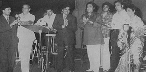 Kishoreda with his son Amit, Anuradha Paudwal & others in the concert