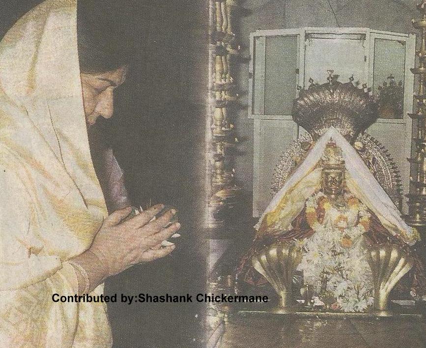 Lata Mangeshkar praying infront of Lord Mangesh