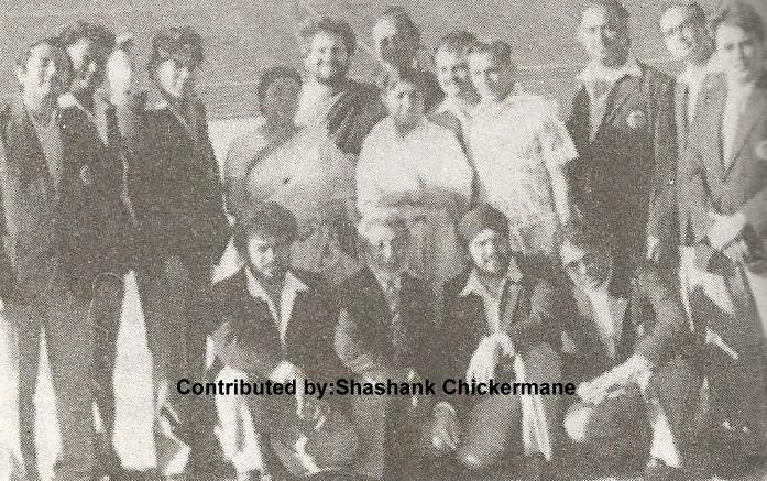 Lata with Usha Mangeshkar, Nitin Mukesh, Harish Bhimani & others