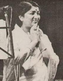 Lata Mangeshkar in a concert