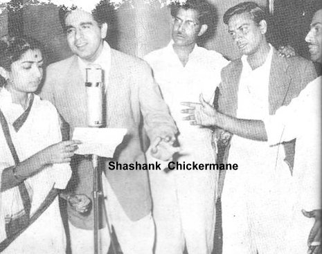 Lata recording a song with Dilip Kumar, Salil Chowdhury, Shailendra & Hrishikesh Mukherjee