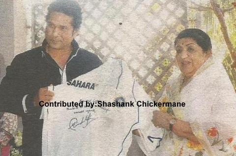 Sachin Tendulkar gifts a shirt to Lata Mangeshkar