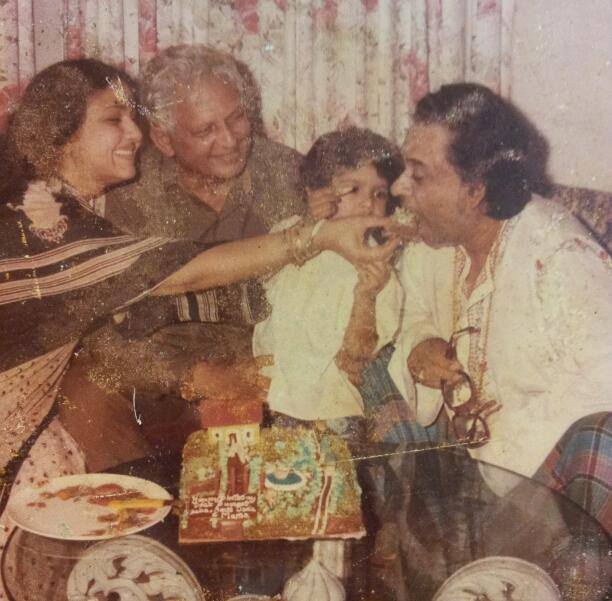 Kishoreda enjoying birthday party with his wife, sumeet & fatherinlaw