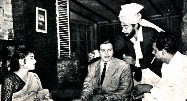 Kishoreda with Pran & others in the film settings.