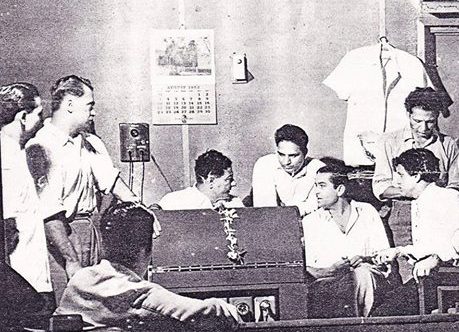 Raj Kapoor discussing with recordist Minoo Katrak, Shankar Jaikishan, Hasrat & others in the recording studio