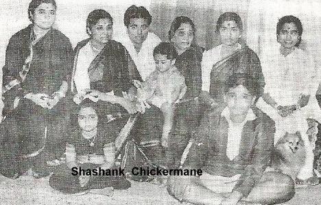 Lata with Asha, Usha, Hridyanath, Meena, mother & children 