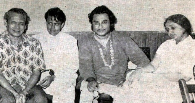 Kishore kumar with Hasrat Jaipuri, Asha Bhosale & others in the recording studio