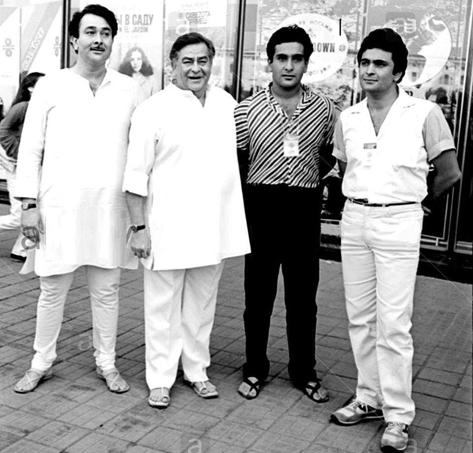 Raj Kapoor with his sons Randhir, Rajeev & Rishi Kapoor