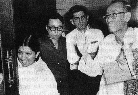 SD Burman with RD Burman, Lata & Anand Bakshi
