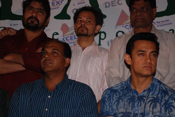 Yashpal Sharma, Ashutosh Gowarikar, Raj Zutshi, Aamir Khan, Rajesh Vivek