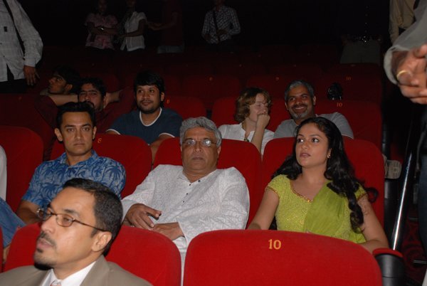 Aamir Khan, Javed Akhtar, Gracy Singh, Yashpal Sharma, Aditya Lakhia