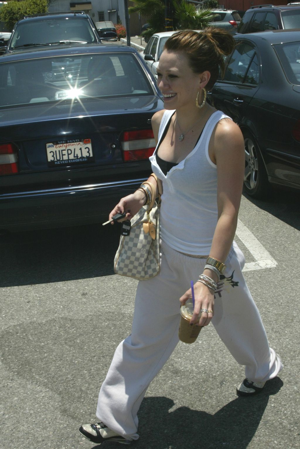 Hilary Duff - Candids, Getting Coffee, Los Angeles, CA - July 7, 2007 - 5X HQ - 4