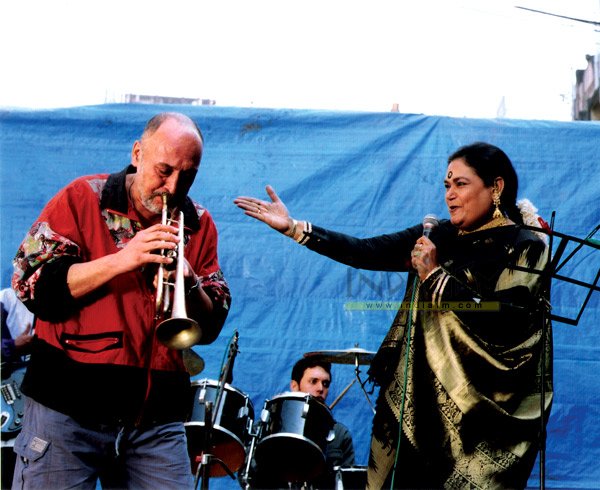 Bow Barracks Forever - Victor Banerjee, Usha Uthup - 2