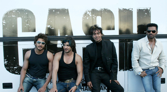 Cash - Ritesh Deshmukh, Zayed Khan, Sunil Shetty, Ajay Devgan