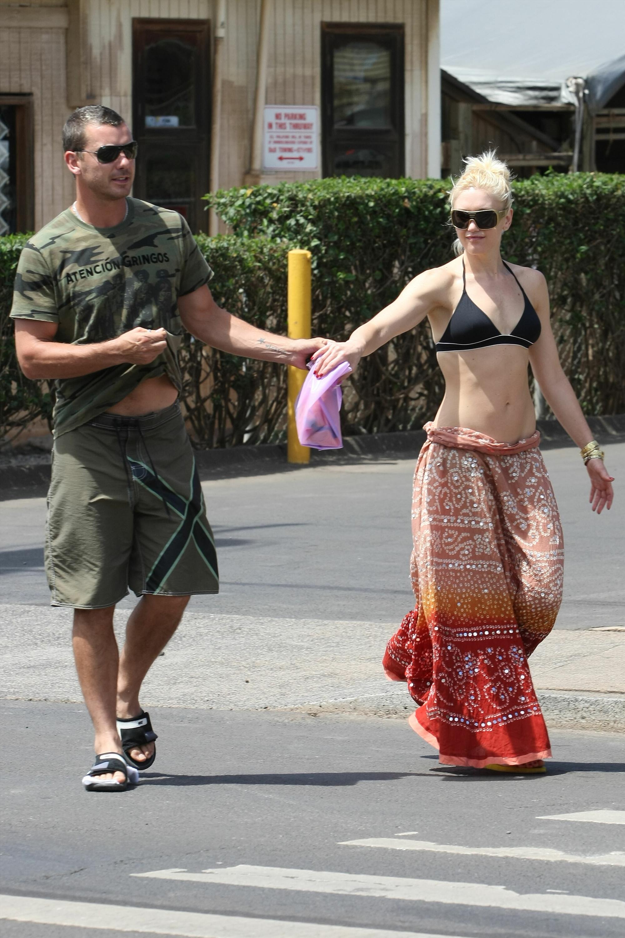 Gwen Stefani in Hawaii-5