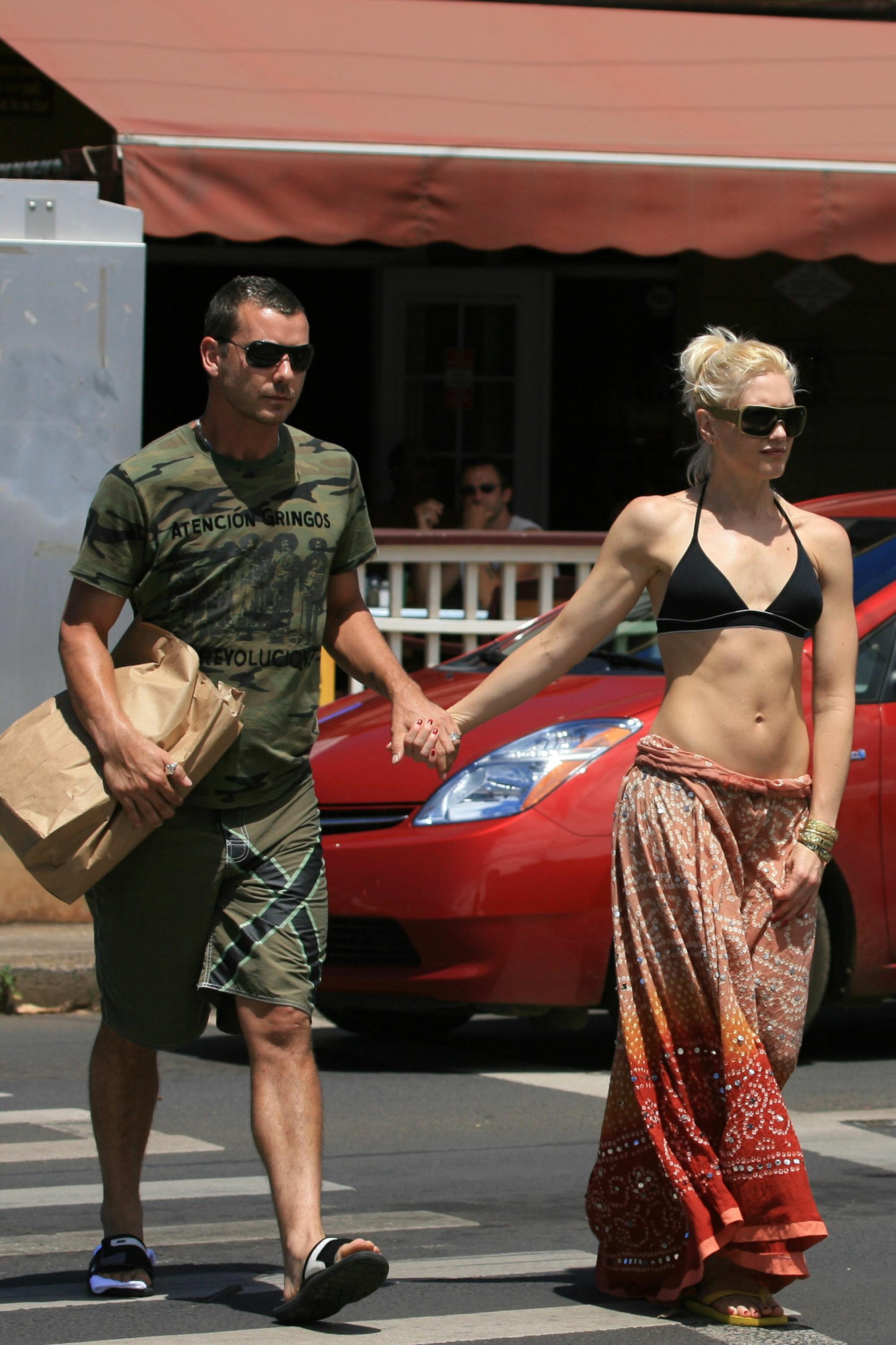 Gwen Stefani in Hawaii-11