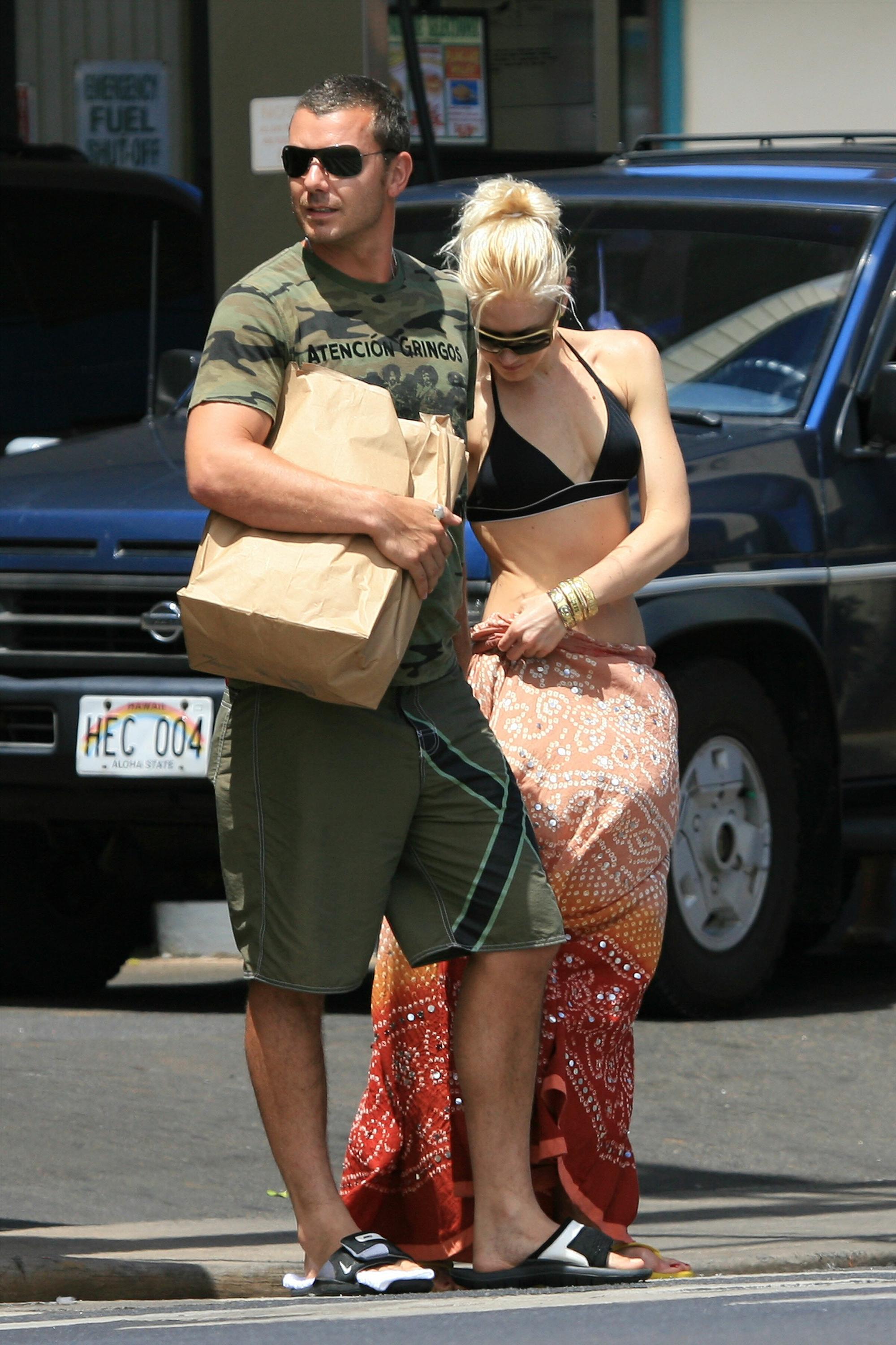 Gwen Stefani in Hawaii-22