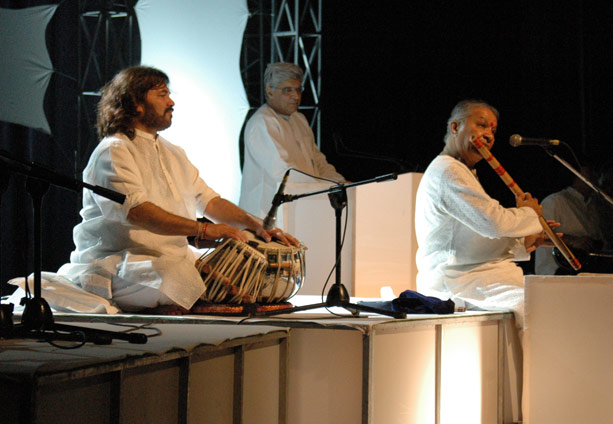 Pandit Vijay Ghate (Tabla), Poet Javed Akhtar & Hari Prasad Chaurasia (Flute)