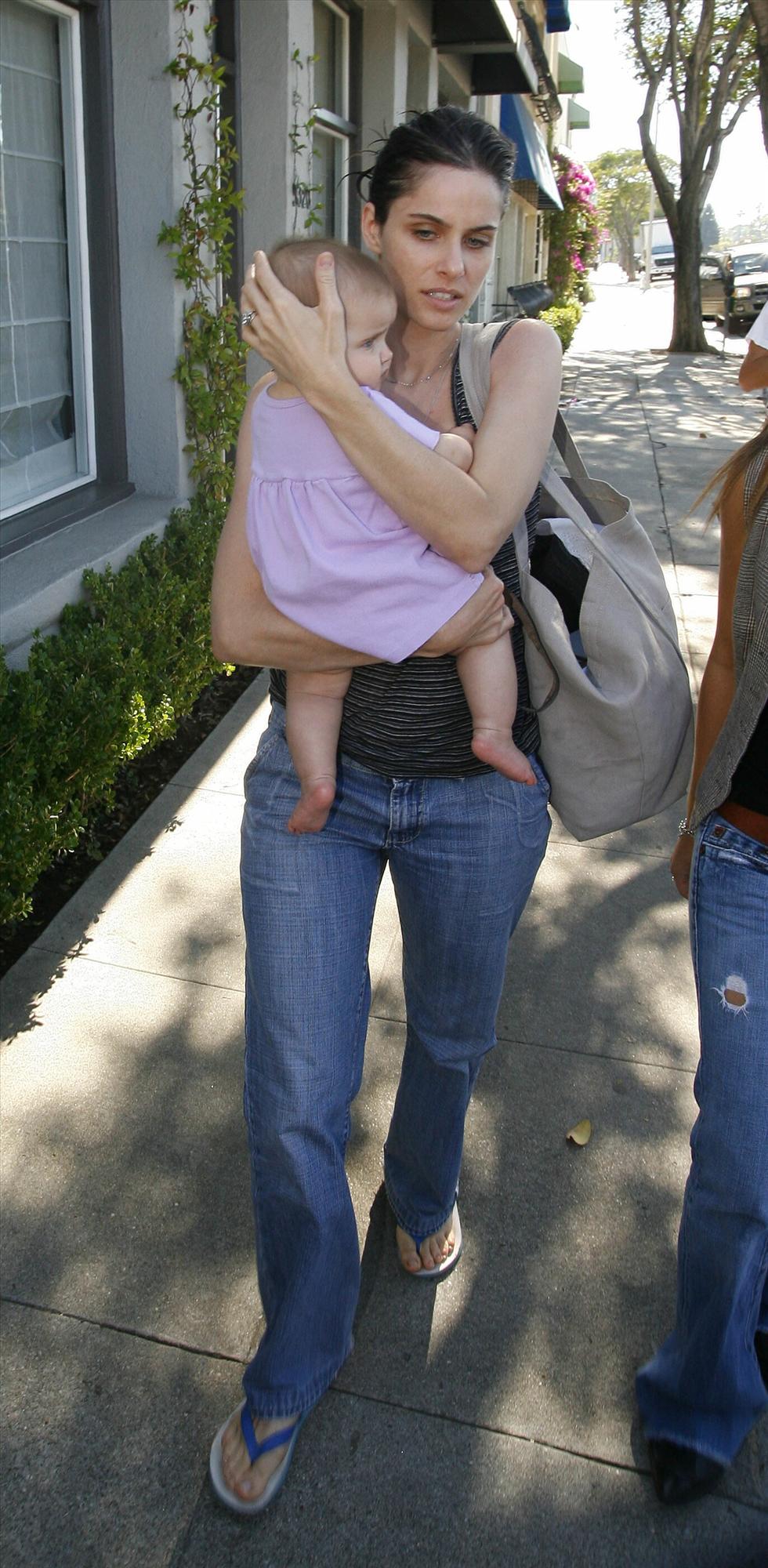 Amanda Peet and daughter - Candids in Beverly Hills -5