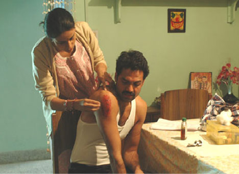 Gul-Panag-and-Abhay-Deol-in-Manorama-6-feet-under