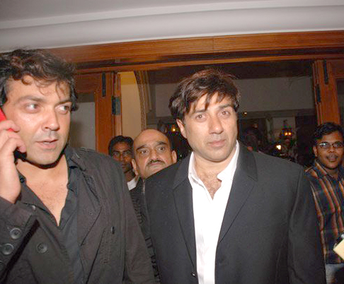 Amitabh Bachchan Releases Dev Anand Autobiography _Romancing With Life_,sunny Deol & Bobby Deol- 9