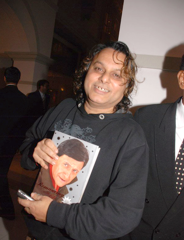 Amitabh Bachchan Releases Dev Anand Autobiography _Romancing With Life_- 16