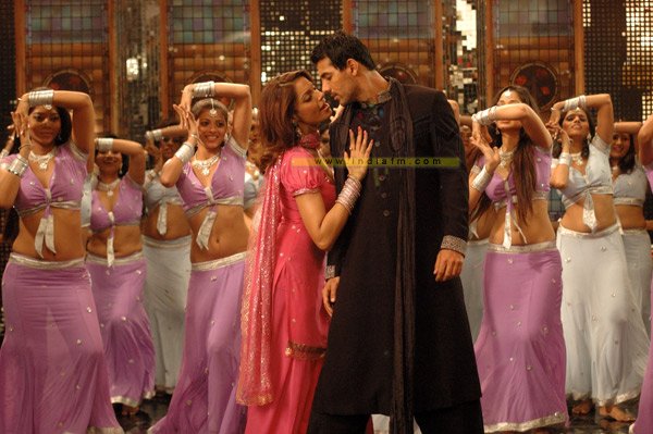 Bipasha Basu, John Abraham in Dhan Dhana Dhan Goal 