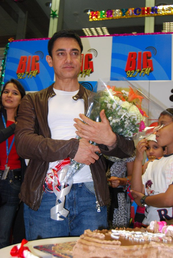 Aamir Khan at Big 92.7 FM 