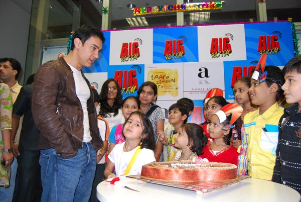 Aamir Khan at Big 92.7 FM 
