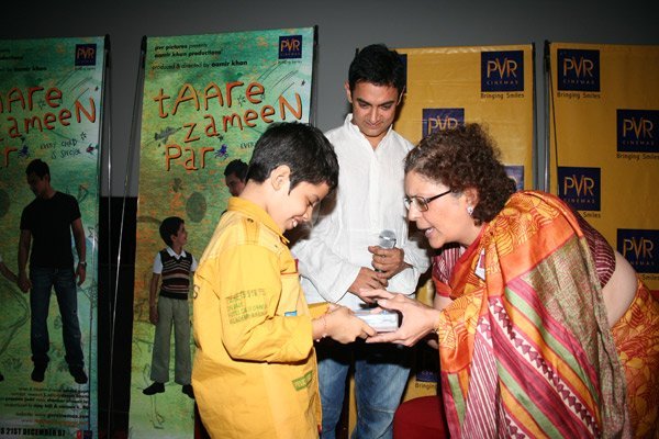Darsheel Safary, Aamir Khan at the screening of Taare Zameen Par for Kids 