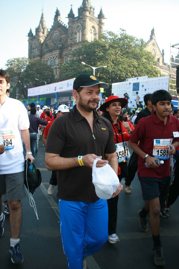 Raj Zutshi, Shabana Azmi at the 5th Standard Chartered Mumbai Marathon 2008 