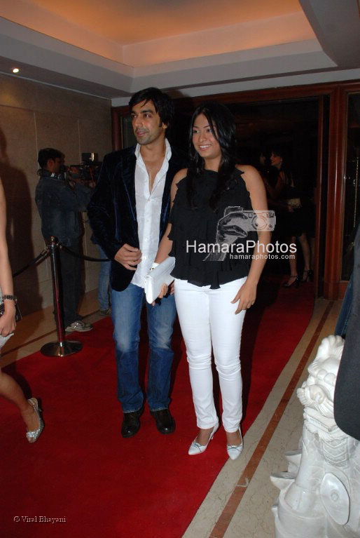 Aashish Chaudhary at Bollyood A listers at DJ Aqeels new club Bling launch in Hotel Leela on Jan 27 2008 