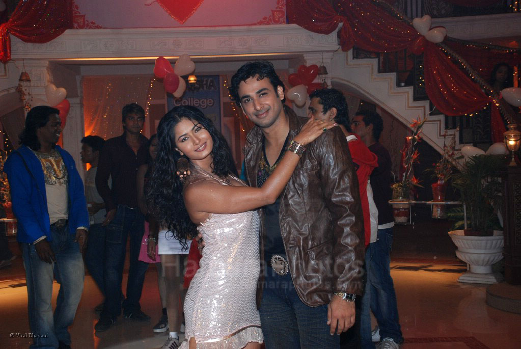 Sarwar Ahuja, Divya Diwedi at Aisi Deewangi music video in Filmcity on Jan 28, 2008 