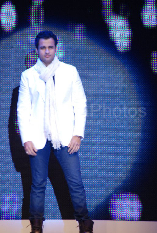 Rohit Roy at Coutons Fashion Show on 29th Jan 2008 