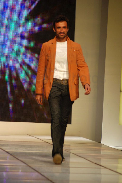 Rahul Dev at Coutons Fashion Show on 29th Jan 2008 