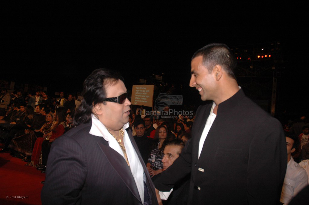 Bappi Lahiri ,Akshaye Kumar at the MAX Stardust Awards 2008 on 27th Jan 2008 ~0