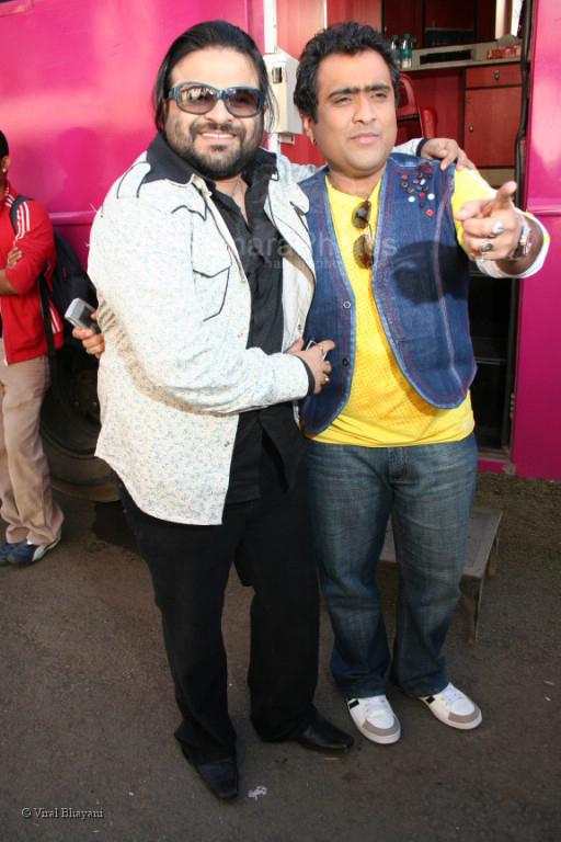 Pritam Chakraborty, Kunal Ganjawala at Race music launch on the sets of Amul Star Voice Chotte Ustaad in Film City on Feb 4th 2008 