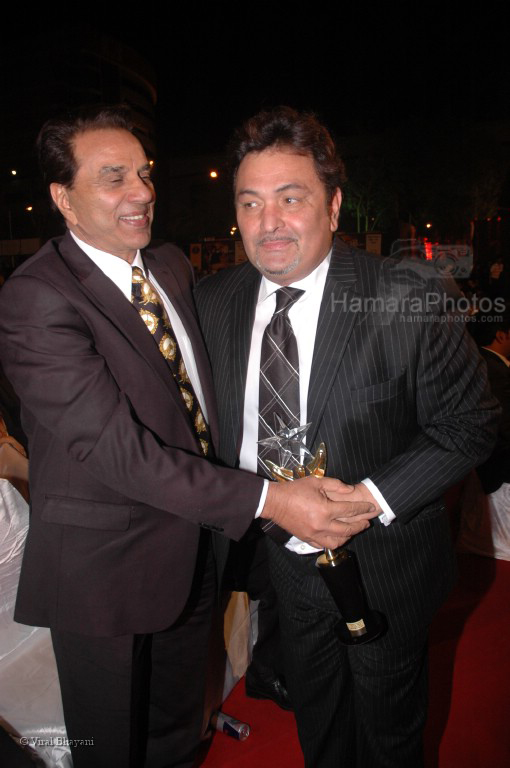 Dharmendra,Rishi Kapoor at the MAX Stardust Awards 2008 on 27th Jan 2008 