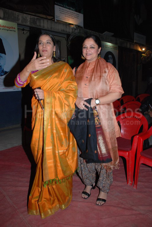 Shabana Azmi,tanvi azmi at Javed Siddiqui's book Shyam Rang launch at Bhavans college campus on Feb 9t 2008