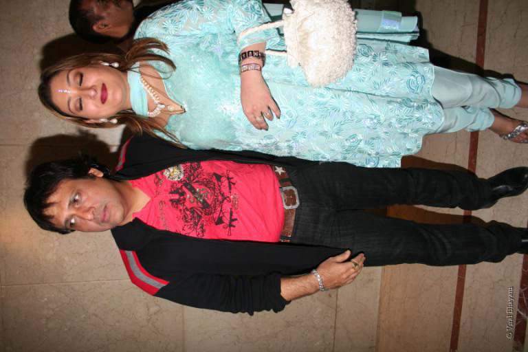 Govinda ,Sunita Ahuja at Vashu Bhagnani's star studded Bollywood bash at Bling on Feb 6th 2008