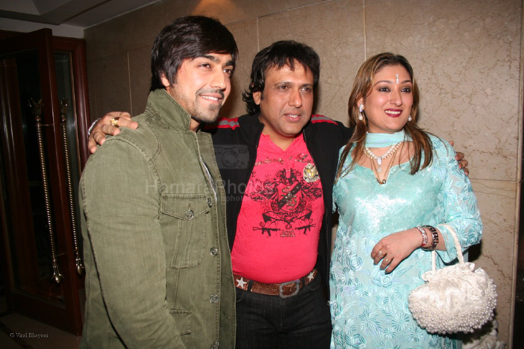 Aashish Chaudhary,Govinda with wife Sunita Ahuja at Vashu Bhagnani's star studded Bollywood bash at Bling on Feb 6th 2008