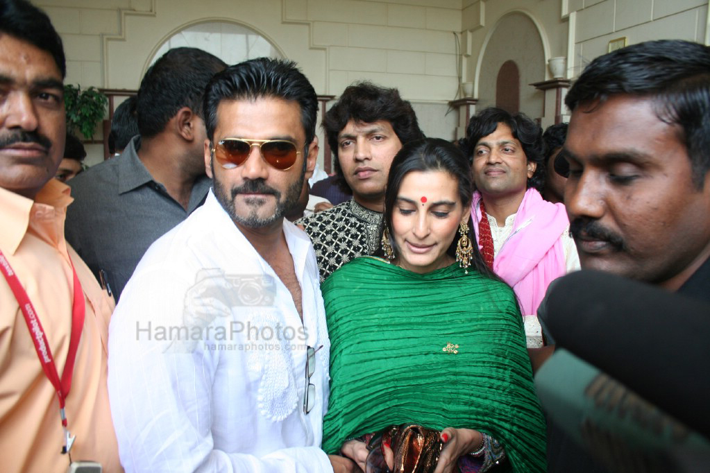 Suniel Shetty,Manna Shetty at Sanjay Dutt Wedding with Manyata 