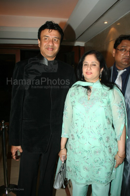 Anu Malik with wife at Vashu Bhagnani's star studded Bollywood bash at Bling on Feb 6th 2008