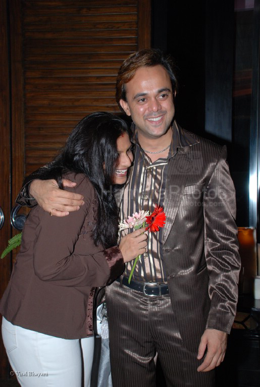 Sumeet Raghavan with wife at the Zee Valentine bash of Aur Pyar Ho Gaya in Rennaisance Hotel on Feb 6th 2008