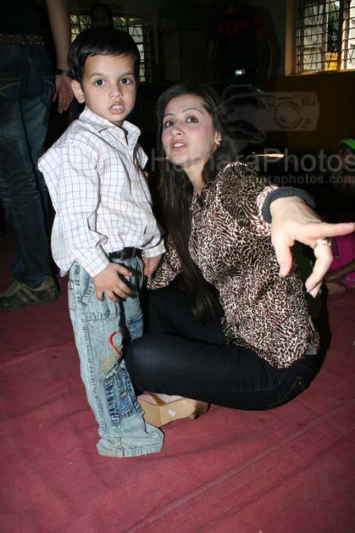 Sanjeeda spend their valentine with orphan kids of Muskan orphanage on Feb 13th 2008 