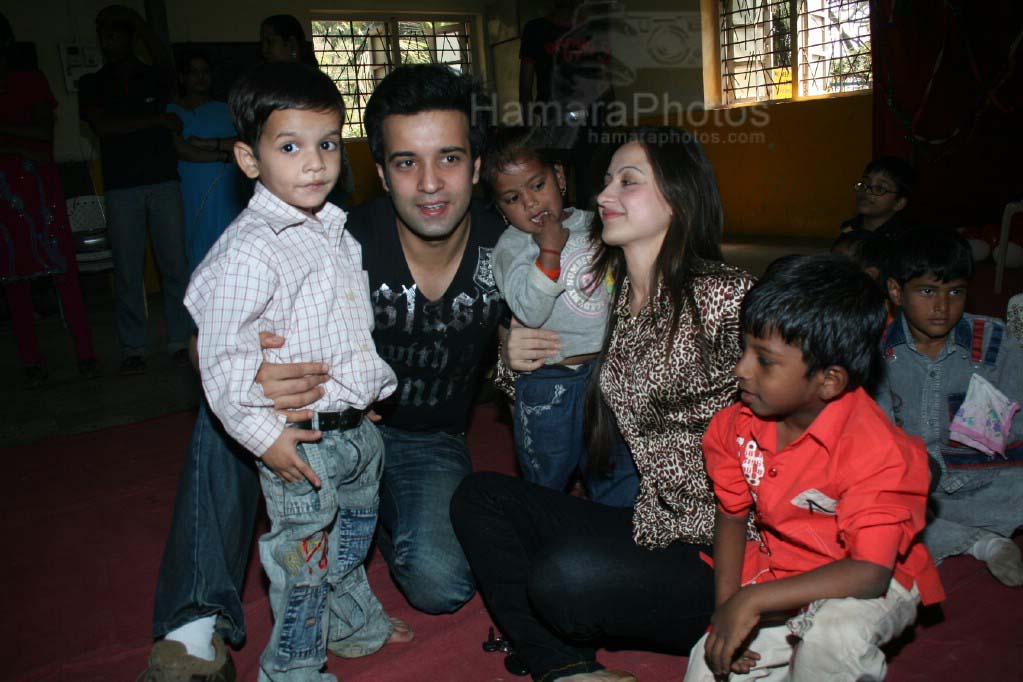 Aamir Ali and Sanjeeda spend their valentine with orphan kids of Muskan orphanage on Feb 13th 2008 