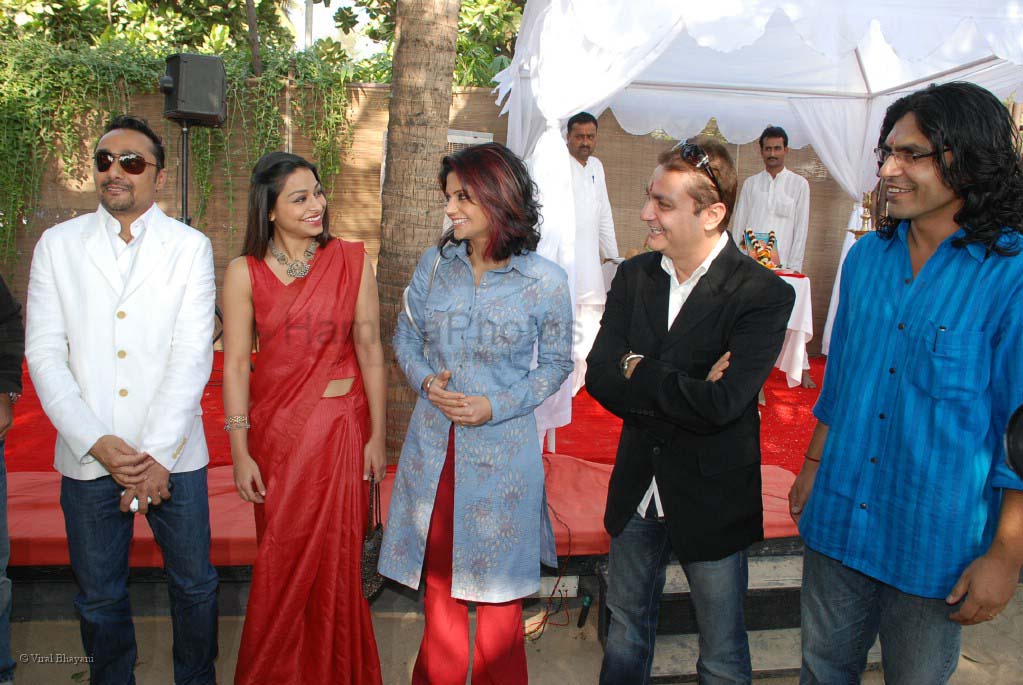 Rahul Bose,Mandira Bedi,Vinay Pathak, Ayesha Dharker   at Mumbai Chaka Chak music launch in Salt Water Grill on Feb 13th 2008 
