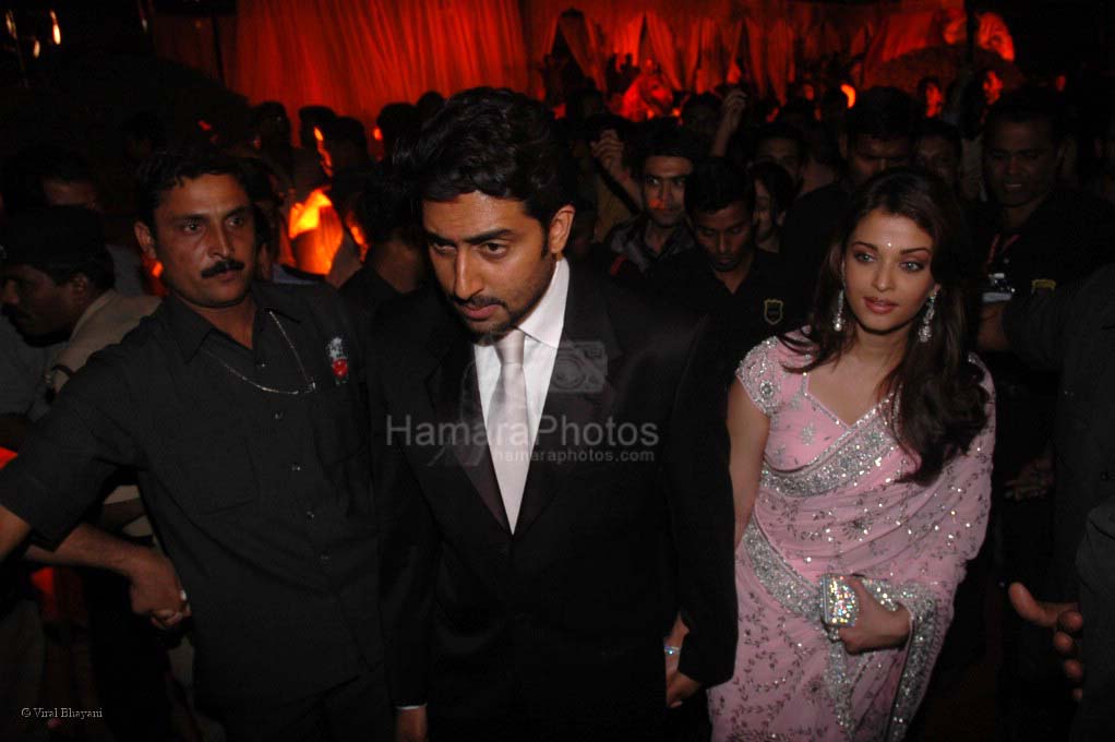 Abhishek Bachchan, Aishwarya Rai at Jodhaa Akbar premiere at IMAX WADALA on 14th feb 2008 