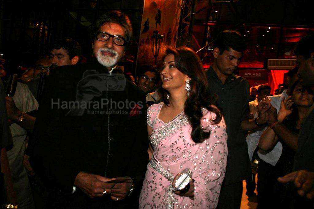 Amitabh Bachchan, Aishwarya Rai at Jodhaa Akbar Premiere