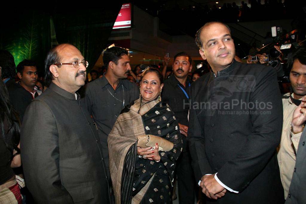 Ashutosh Govitrikar, Amar Singh, Jaya Bachchan at Jodhaa Akbar Premiere~0